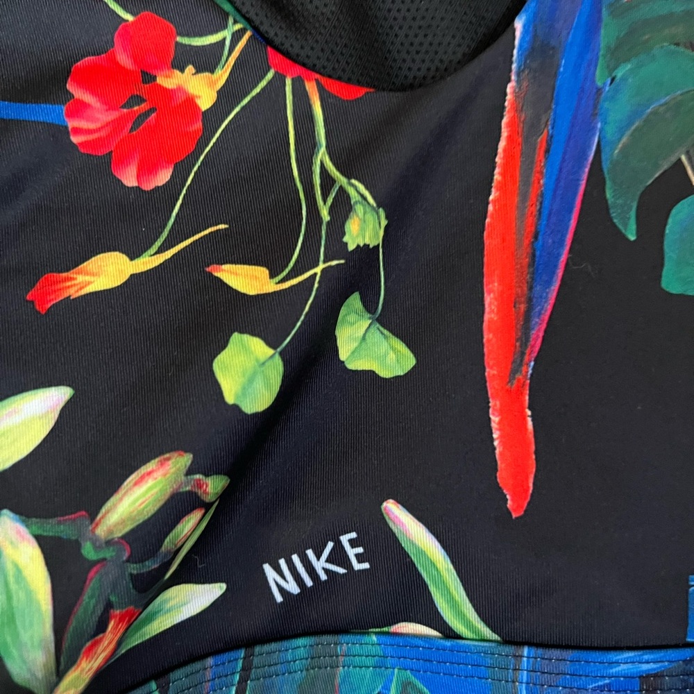 Nike sports bra waiting for a new home to small for me - Picture 2 of 6